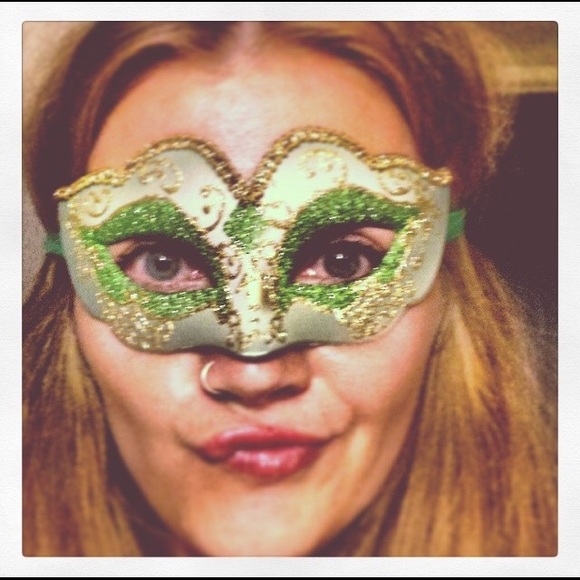 Meet your Posher, Holly - Picture 1 of 1